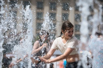Синоптики сказали, скільки українцям терпіти неймовірну спеку