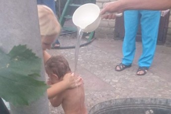 На Миколаївщині 2-річний хлопчик впав у яму туалету. ФОТО
