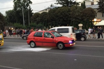 У центрі Луцька спалахнуло авто