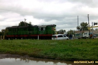 ДТП на Стрілецькій: машина в'їхала в поїзд. ФОТО