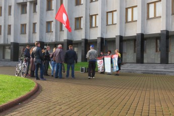 У Луцьку зібралось півтора десятка прихильників «Великої політичної реформи»