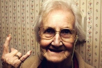 Відчайдушні пенсіонерки: 74-річна прикарпатка разом з односельчанками влаштувала погоню за грабіжниками