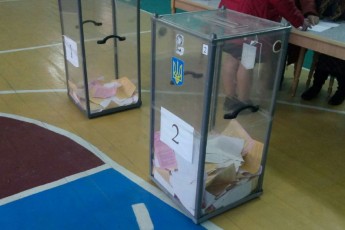 У Ветлах за провладного кандидата організували «виборчі каруселі»