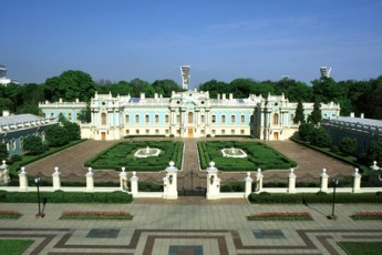 У Маріїнський палац закуплять штор на 8 мільйонів грн