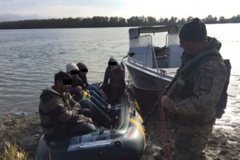 Троє пакистанців намагались перетнути український кордон на гумовому човні