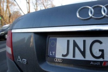 У Вільнюсі ініціюють конфіскацію авто з литовськими номерами в Україні