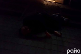 Поблизу торгового центру у Луцьку знайшли чоловіка з розбитою головою