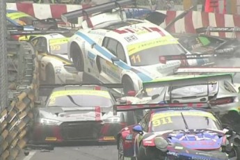 В Макао під час гонок розбилось 16 спорткарів (Відео)