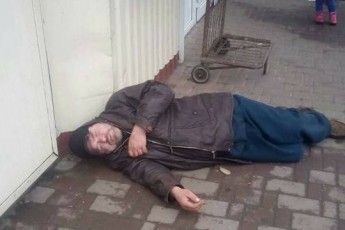 Біля Центрального ринку у Луцьку знайшли непритомного чоловіка