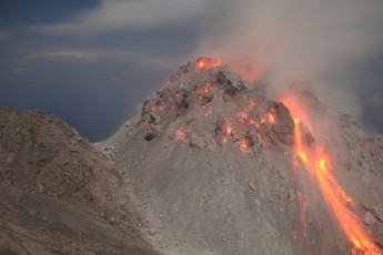Через виверження вулкану на Балі заблоковані понад 60 тисяч людей