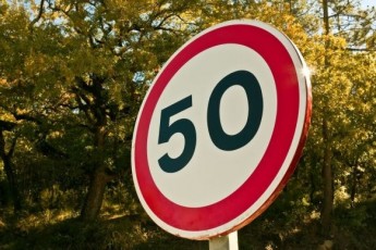 З 2018 року швидкість руху у населених пунктах зменшать до 50 км/год