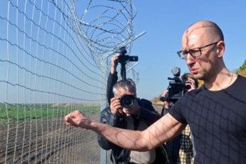 “Стіна” Яценюка: стало відомо про мільйонні розкрадання на проекті (відео)