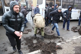 Прихильники Саакашвілі зводять барикади у центрі Києва