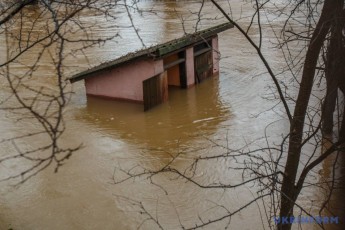 150 осіб евакуювали із затоплених осель внаслідок паводку на Закарпатті