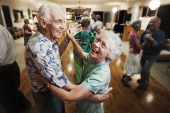 У Черкасах 77-річний дідусь відкрив клуб танців (Відео)