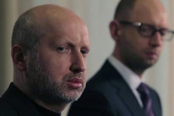 Військовий хоче засудити Турчинова та Яценюка за втрату Криму