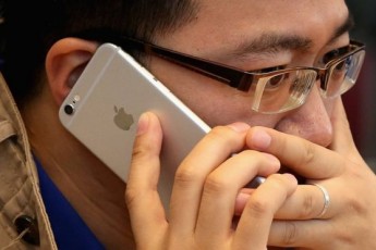 У компанії Apple визнали, що вони свідомо сповільнюють роботу старих айфонів