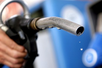 Чому в Україні стрімко зростають ціни на бензин