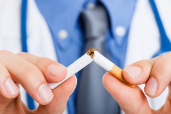 Лікарі назвали два продукти, які вилікують легені курців