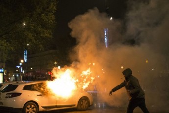 Понад 1000 авто спалили у новорічну ніч у Франції