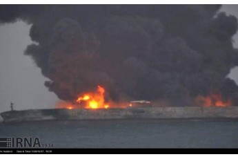 Поблизу берегів Китаю другий день горить танкер з нафтою