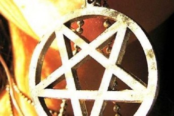 Молода пара принесла себе в жертву під час сатанистського обряду у Греції