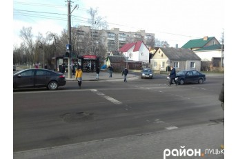 У Луцьку на пішоходному переході зіткнулися два легковика