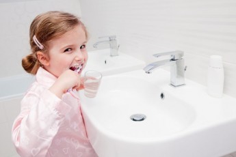ТОП-3 міфи про чищення зубів, у які не варто вірити