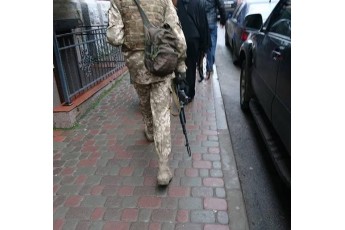 Колядник з автоматом гуляв вулицями Тернополя