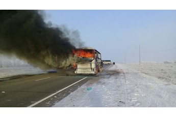 52 людини заживо згоріли в автобусі в Казахстані