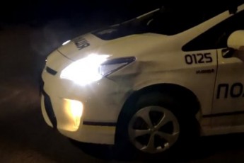 Нетверезий чоловік протаранив патрульне авто та намагався втекти у Запоріжжі