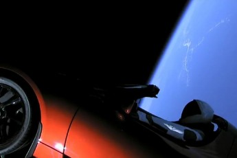 Ілон Маск запустив автомобіль у космос
