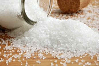 Чому надмірне вживання солі шкідливе для здоров'я