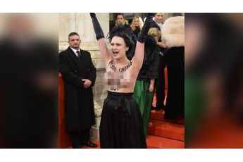 Голі груди для Порошенка: активістка Femen зганьбила президента на Віденському балу