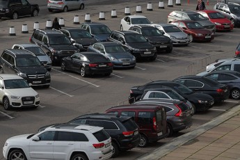 Коли автомобілі в Україні різко подешевшають – пояснення експерта