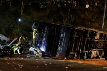 У Гонконзі перекинувся автобус з пасажирами, 19 людей загинуло