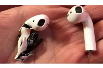 Навушник Apple задимівся у вусі користувача, а потім вибухнув
