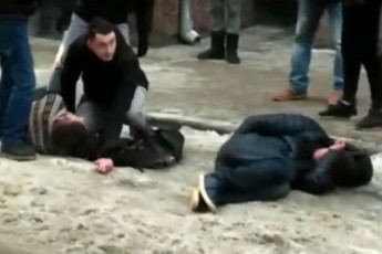 У Львові хлопці влаштували масову бійку через дівчину: відео