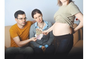 У Луцьку пропонують стати сурогатною мамою за шалені гроші