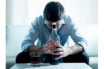 Як виявити перші симптоми алкоголізму