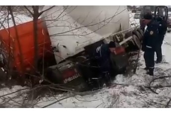 Поблизу Нововолинська вантажівка злетіла у кювет