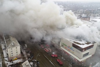 Кількість загиблих під час пожежі ТРЦ в Росії зросла до 53