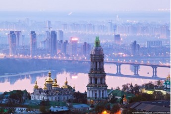 Жителі Києва вимагають забрати Лавру у Московського патріархату