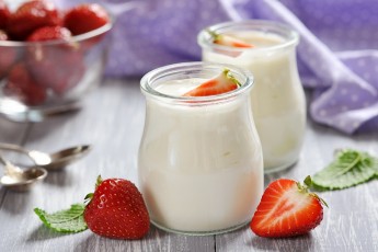 Вчені назвали ще одну корисну властивість йогурта
