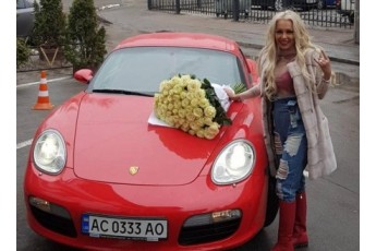 Луцька блондинка на Porsche заблокувала рух трамваю у Львові