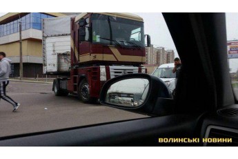 У Луцьку трапилась ДТП за участю вантажівки