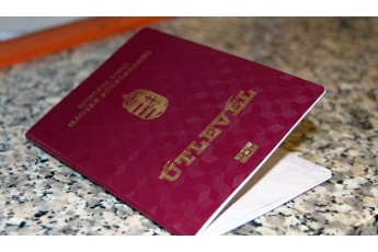 Угорщина роздала понад 100 тисяч паспортів на Закарпатті