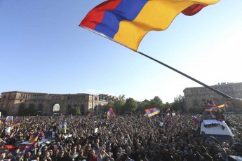 Через масові протести уряд Вірменії відправлено у відставку