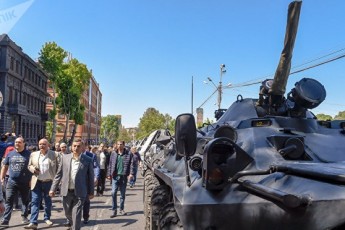 Поліція стягнула спецтехніку через протести у Вірменії