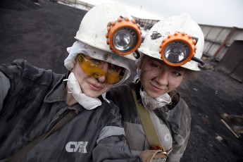 В Україні жінкам дозволять працювати у шахтах та підіймати важкі речі, – Кабмін